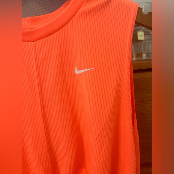 NIKE Dri-Fit Cropped Tank - Picture 9 of 9